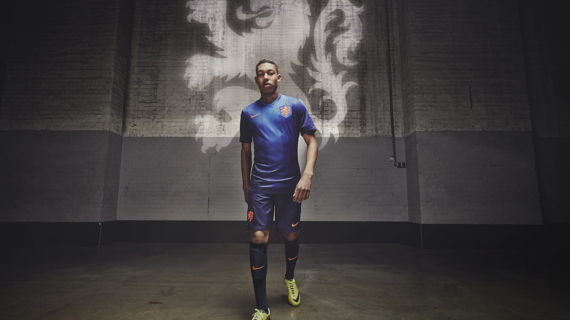 开云网站-欧冠比赛的“精神力量”——团队精神的凝聚，欧冠群台词