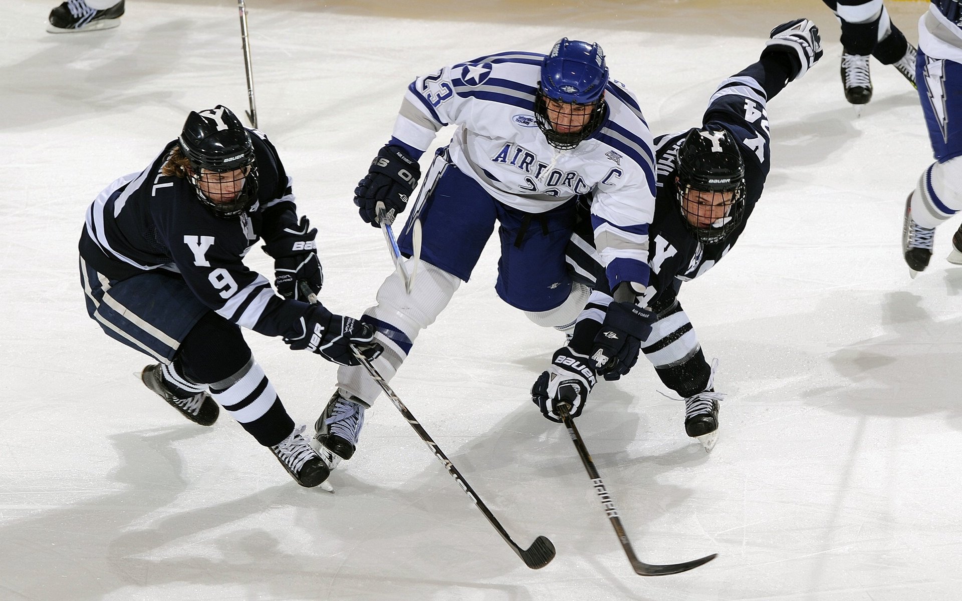 青少年足球“幕后英雄”裁判员培训工程全面启动，足球裁判员考试
